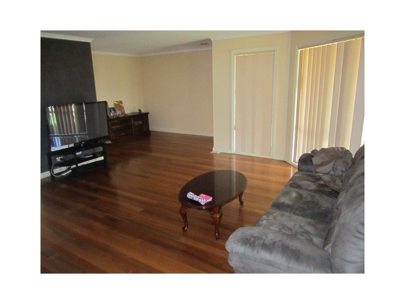 34 Gilmore Crescent, Lynbrook VIC 3975