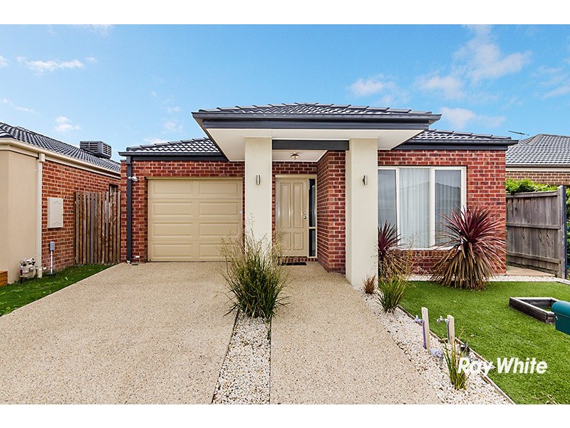 32 Fieldstone Crescent, Cranbourne North VIC 3977