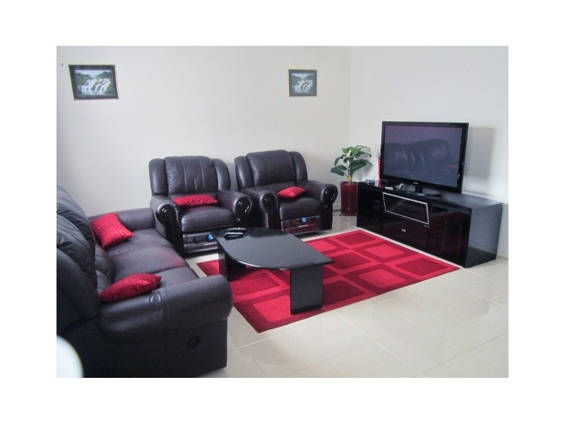 32 Fieldstone Crescent, Cranbourne North VIC 3977