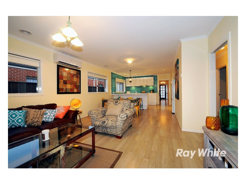 5 Tawleed Grove, Clyde North VIC 3978