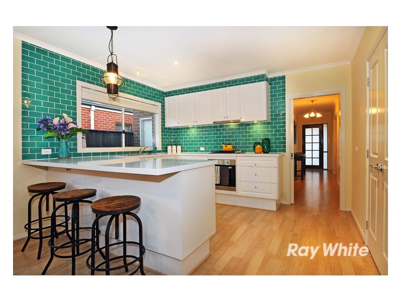 5 Tawleed Grove, Clyde North VIC 3978