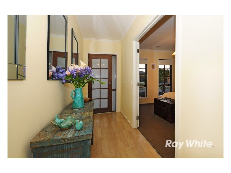 5 Tawleed Grove, Clyde North VIC 3978