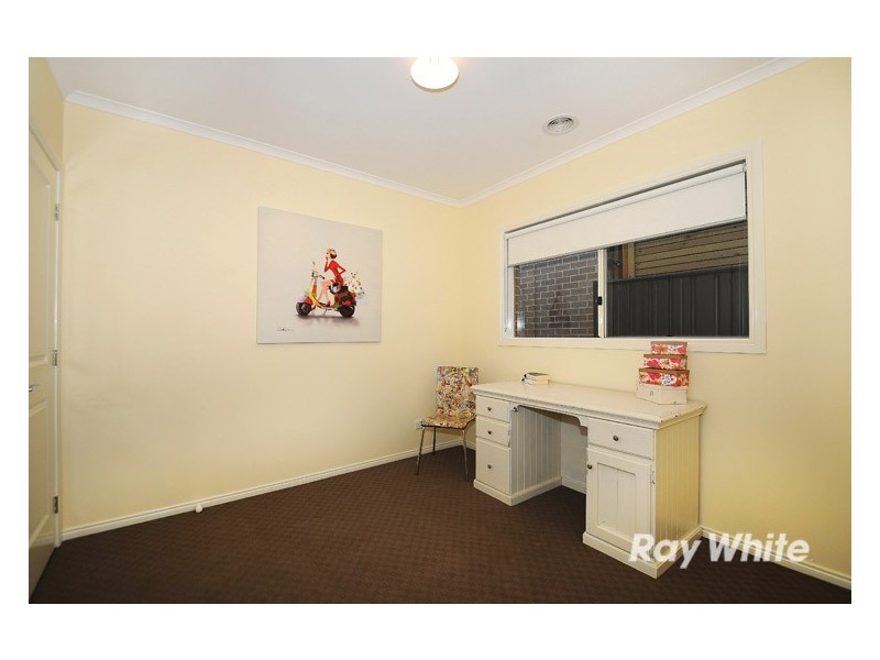 5 Tawleed Grove, Clyde North VIC 3978