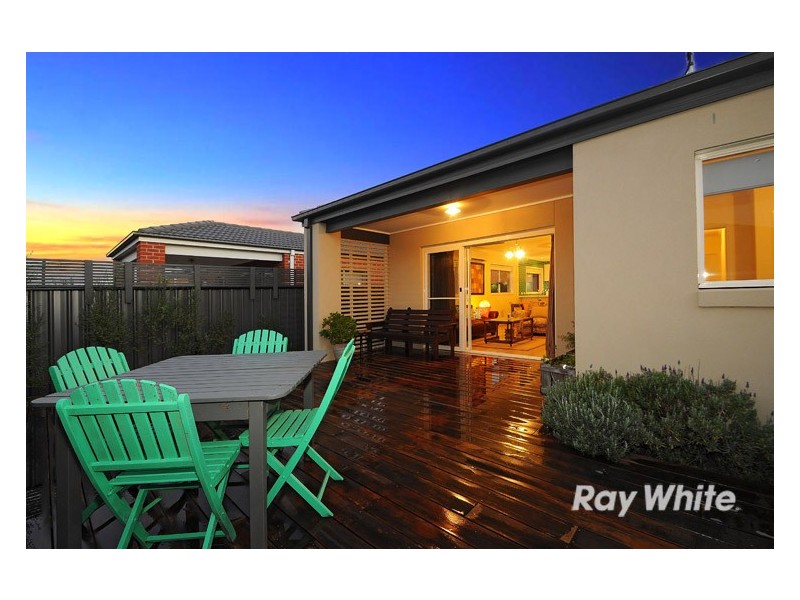 5 Tawleed Grove, Clyde North VIC 3978
