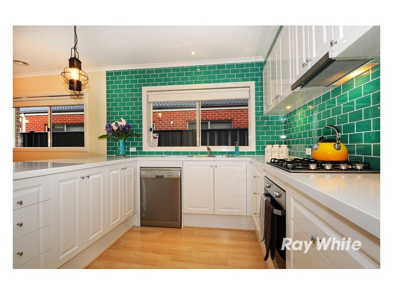 5 Tawleed Grove, Clyde North VIC 3978