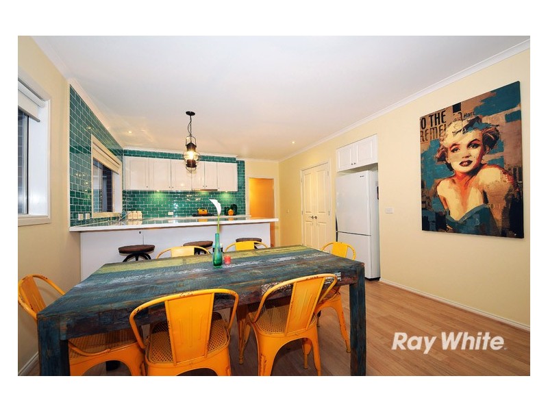 5 Tawleed Grove, Clyde North VIC 3978