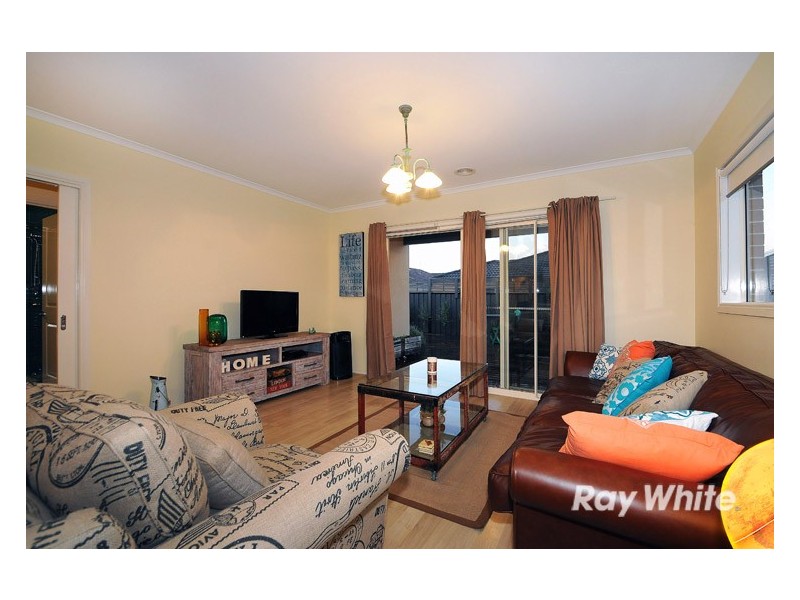 5 Tawleed Grove, Clyde North VIC 3978