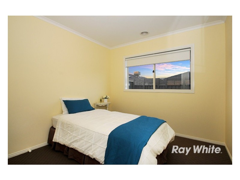 5 Tawleed Grove, Clyde North VIC 3978