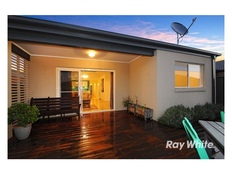 5 Tawleed Grove, Clyde North VIC 3978