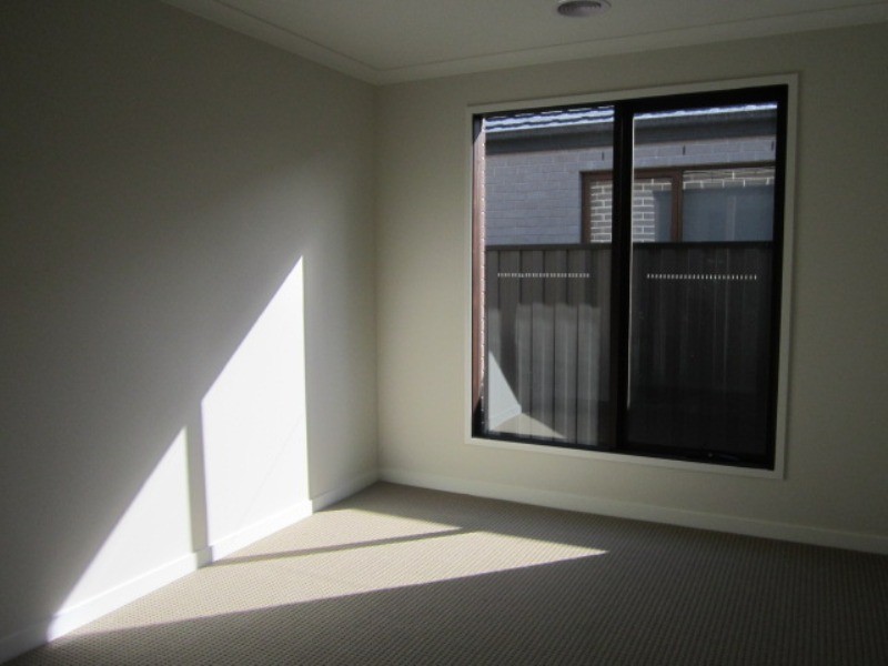 11 Chagall Parade, Clyde North VIC 3978