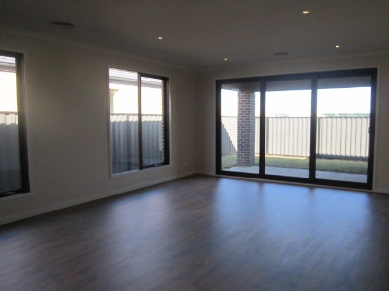11 Chagall Parade, Clyde North VIC 3978