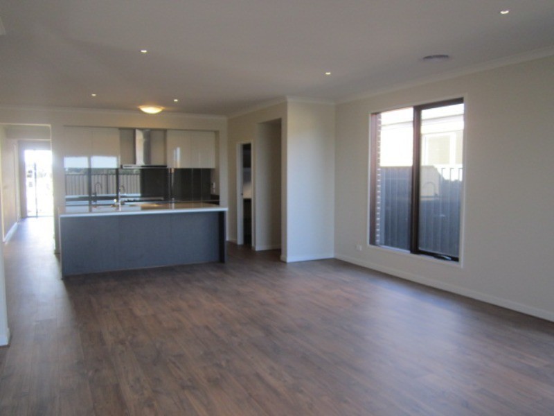 11 Chagall Parade, Clyde North VIC 3978
