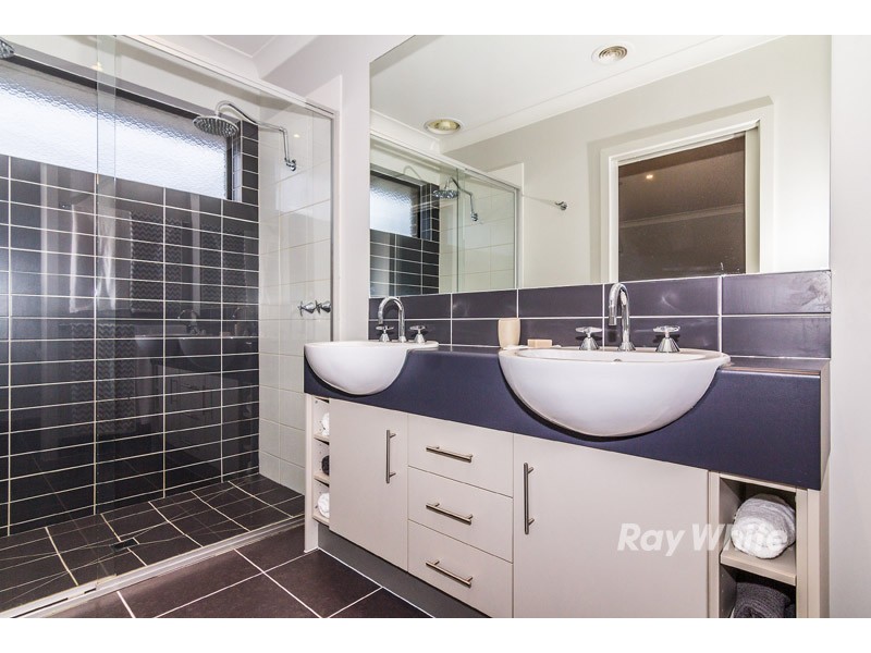 25 Henning Avenue, Lynbrook VIC 3975