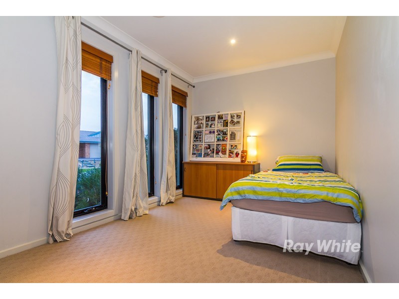 25 Henning Avenue, Lynbrook VIC 3975