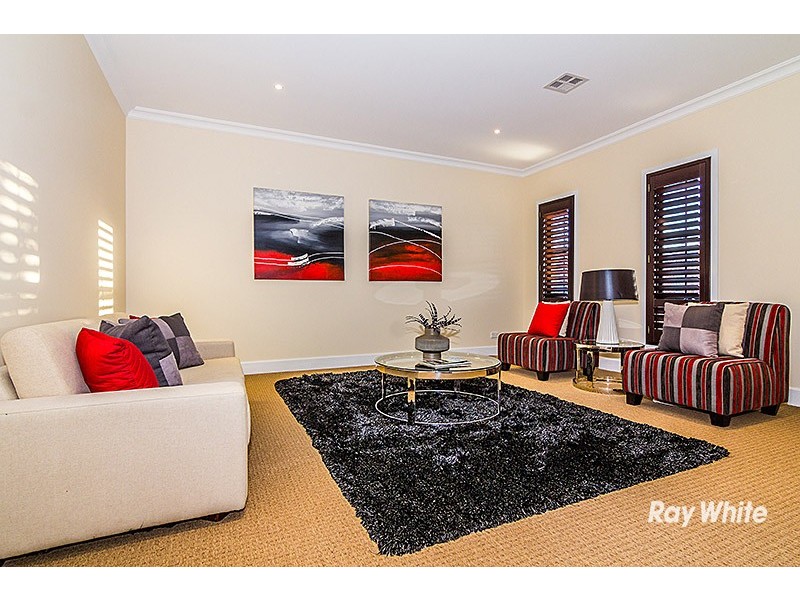 6 Ascent Drive, Cranbourne North VIC 3977