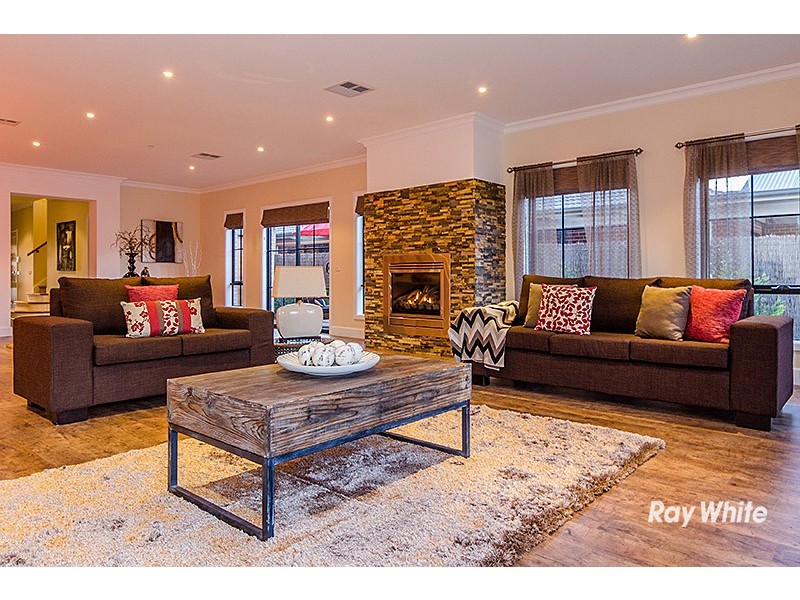 6 Ascent Drive, Cranbourne North VIC 3977