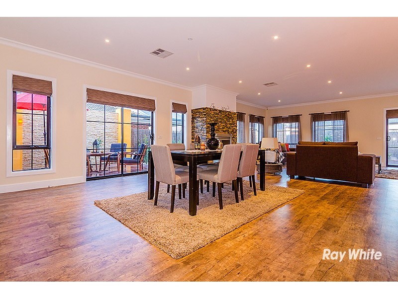 6 Ascent Drive, Cranbourne North VIC 3977