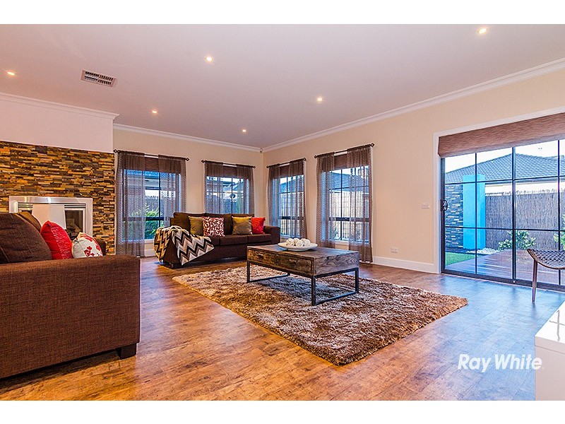 6 Ascent Drive, Cranbourne North VIC 3977