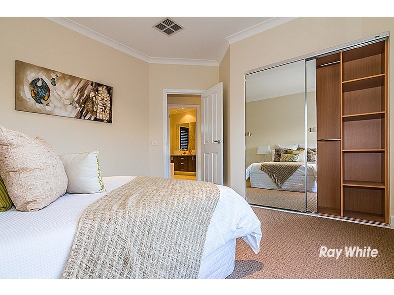 6 Ascent Drive, Cranbourne North VIC 3977