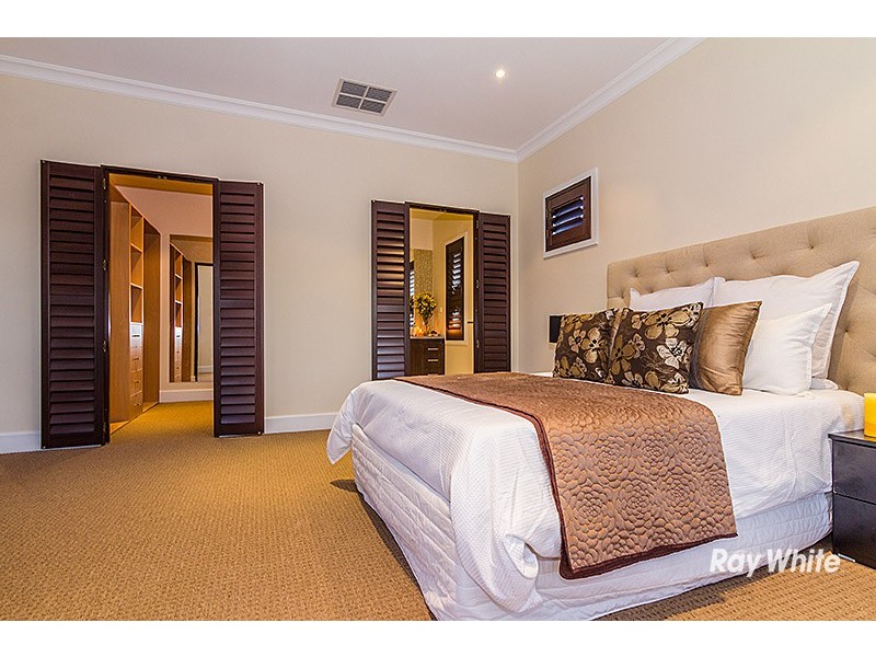 6 Ascent Drive, Cranbourne North VIC 3977