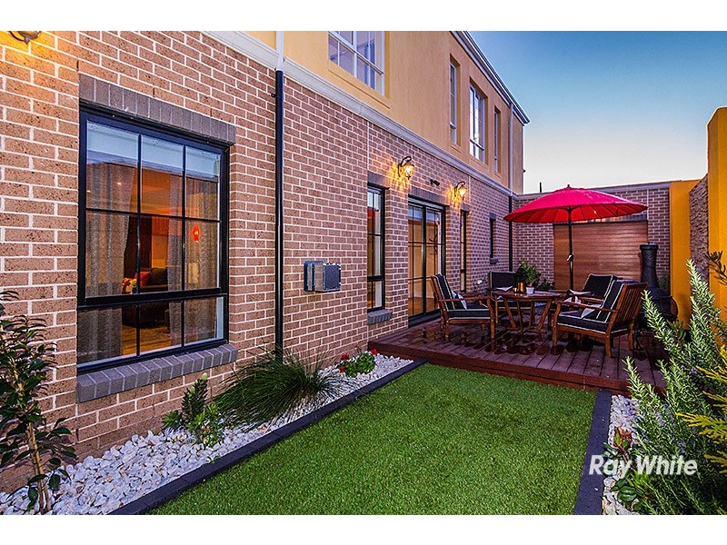 6 Ascent Drive, Cranbourne North VIC 3977