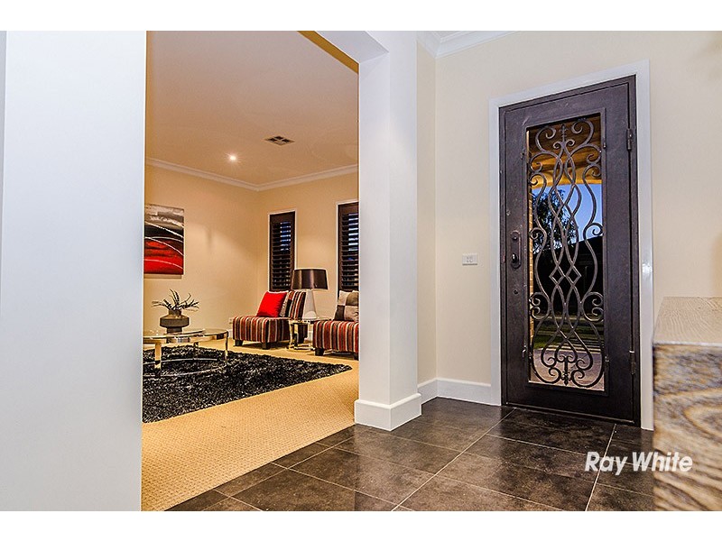 6 Ascent Drive, Cranbourne North VIC 3977