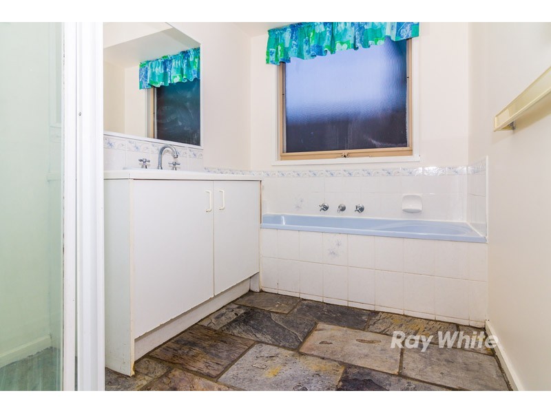 8 Pentland Drive, Narre Warren VIC 3805