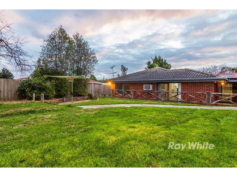 8 Pentland Drive, Narre Warren VIC 3805