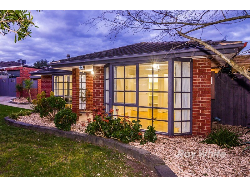 8 Pentland Drive, Narre Warren VIC 3805