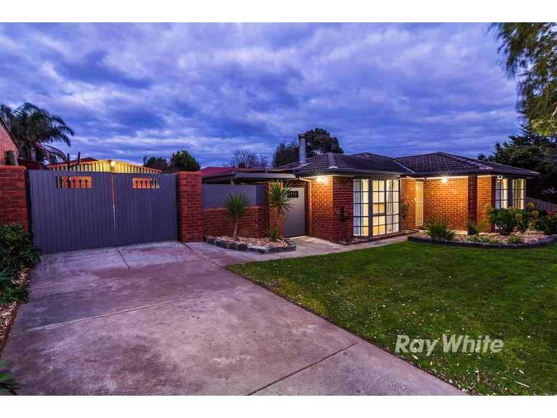 8 Pentland Drive, Narre Warren VIC 3805