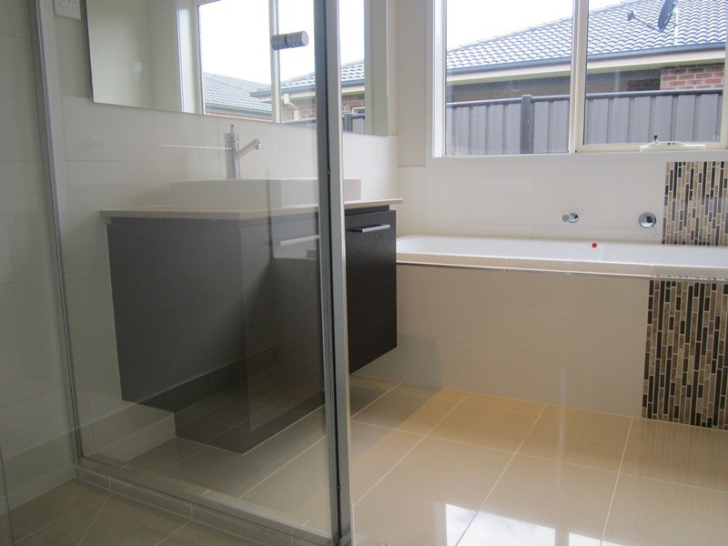 20 Westphalian Rise, Clyde North VIC 3978