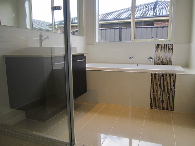 20 Westphalian Rise, Clyde North VIC 3978