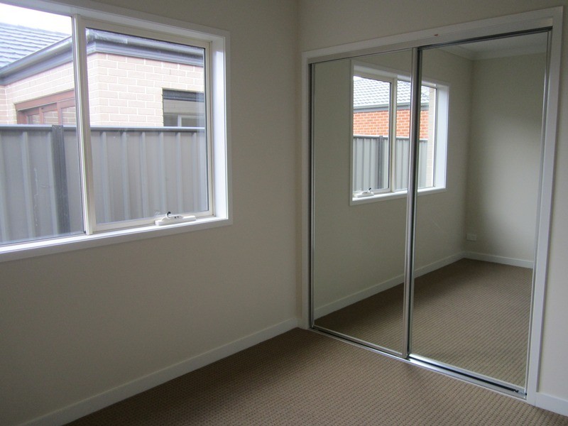 20 Westphalian Rise, Clyde North VIC 3978