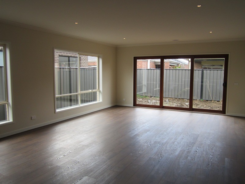 20 Westphalian Rise, Clyde North VIC 3978