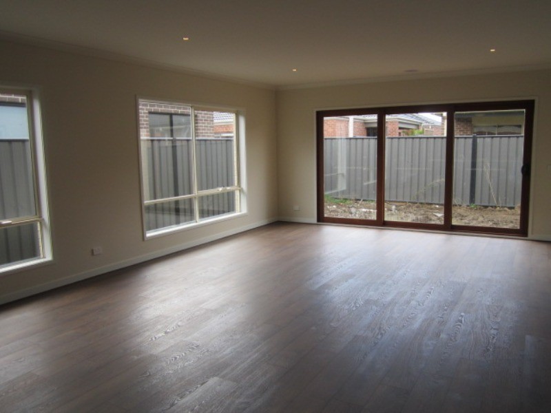 20 Westphalian Rise, Clyde North VIC 3978