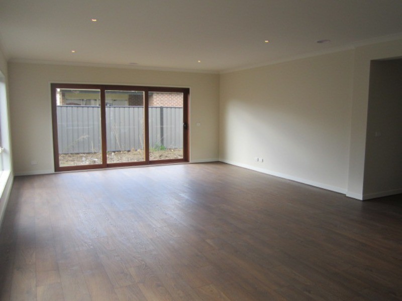 20 Westphalian Rise, Clyde North VIC 3978