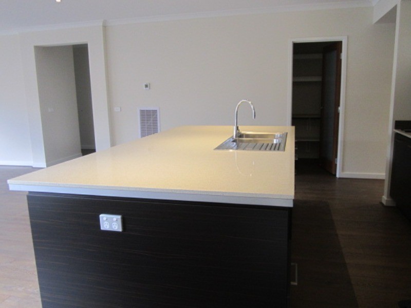 20 Westphalian Rise, Clyde North VIC 3978