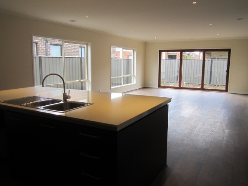 20 Westphalian Rise, Clyde North VIC 3978