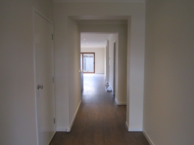 20 Westphalian Rise, Clyde North VIC 3978