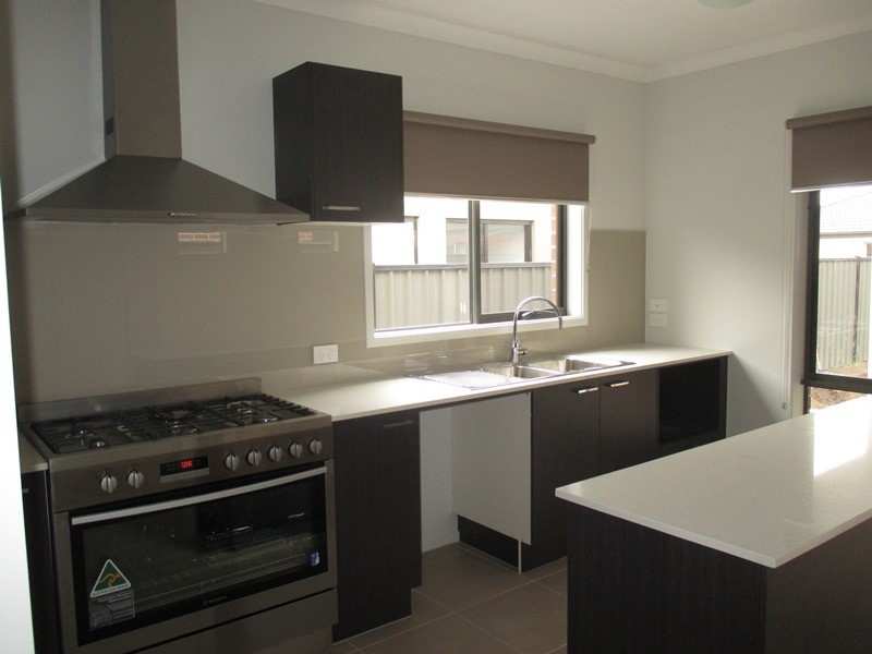 7 Camargue Circuit, Clyde North VIC 3978