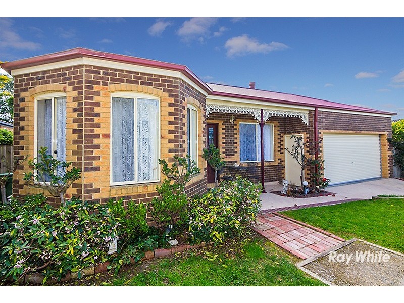 14 Dorchester Drive, Narre Warren South VIC 3805