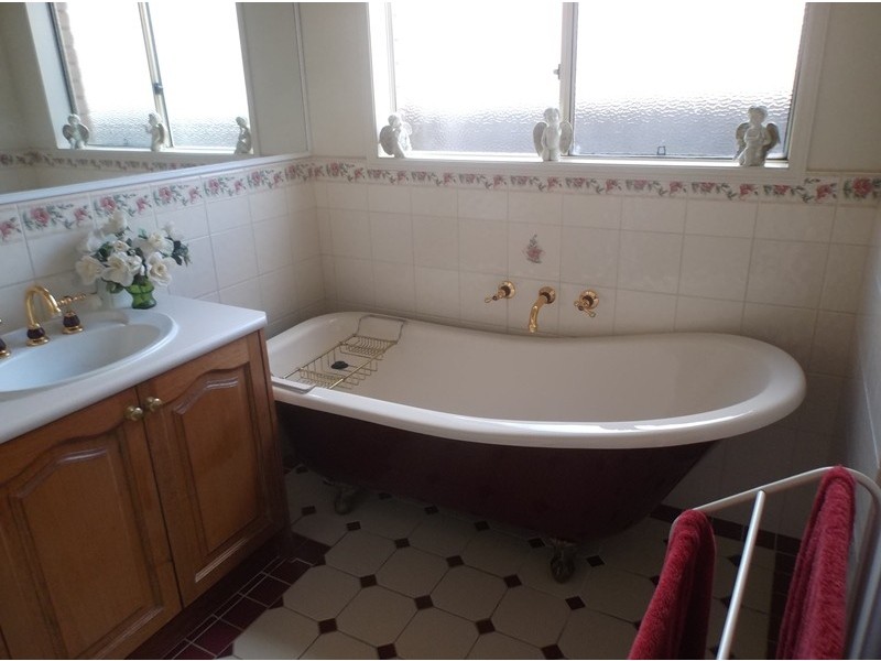 14 Dorchester Drive, Narre Warren South VIC 3805