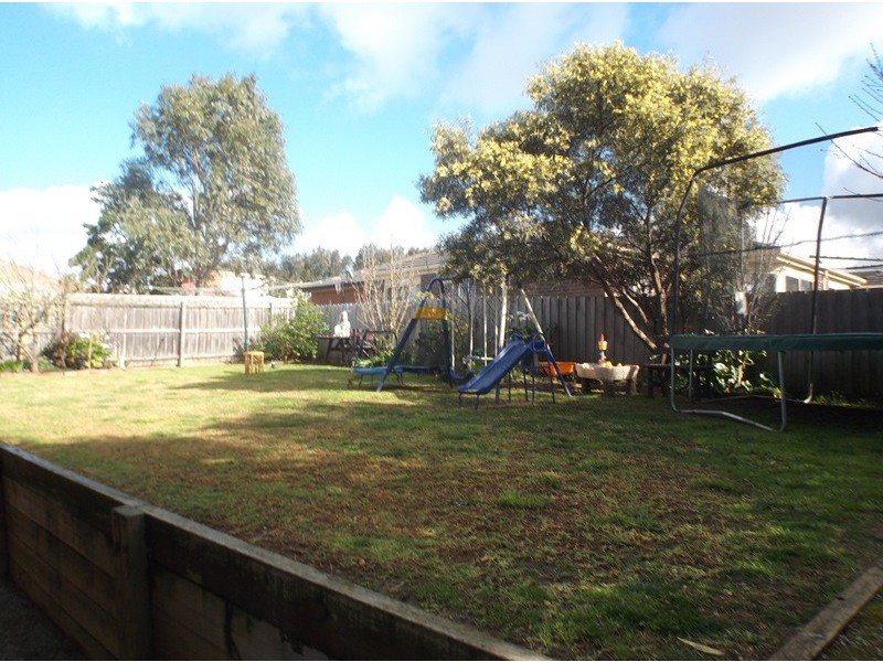 14 Dorchester Drive, Narre Warren South VIC 3805