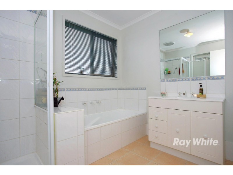 34 Bellbrae Crescent, Cranbourne West VIC 3977