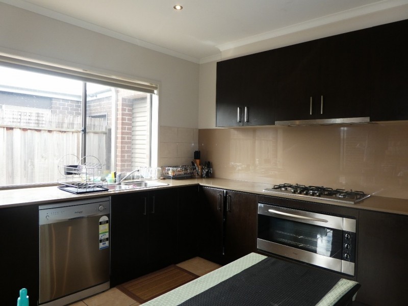 100 Brookwater Parade, Lyndhurst VIC 3975