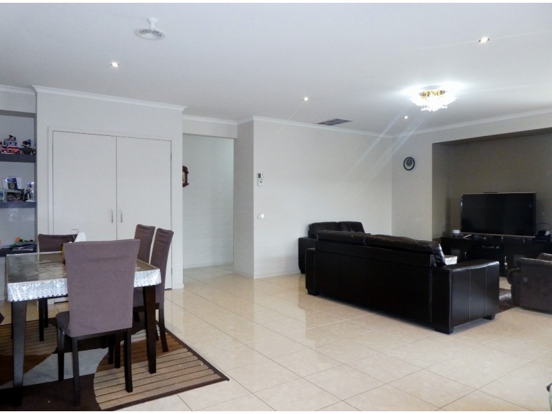 100 Brookwater Parade, Lyndhurst VIC 3975