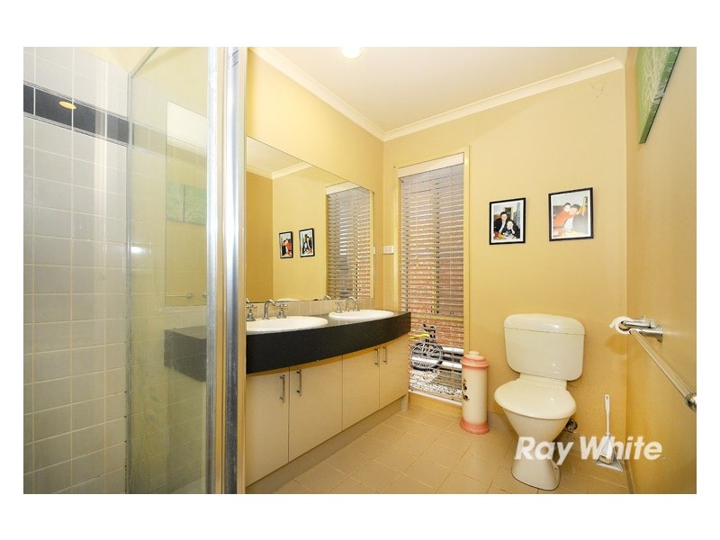 35 Central Parkway, Cranbourne West VIC 3977