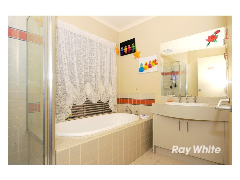 35 Central Parkway, Cranbourne West VIC 3977