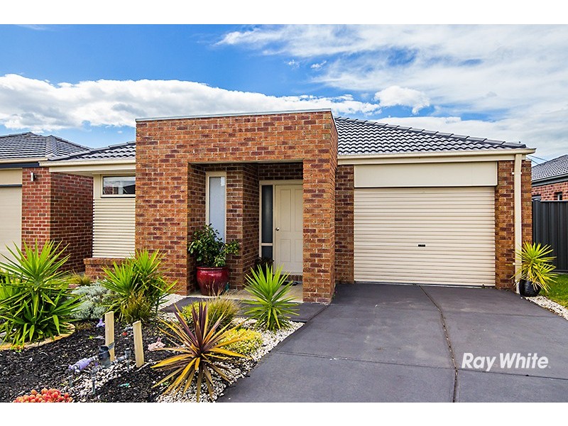 39 Kindred Avenue, Cranbourne North VIC 3977