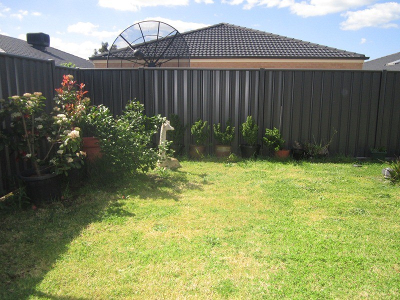 39 Kindred Avenue, Cranbourne North VIC 3977